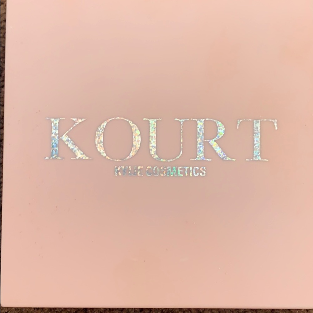 KOURT by Kylie cosmetics eyeshadow pallet